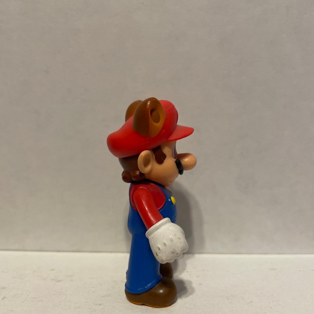 Nintendo Mario Action Figure - Raccoon (missing tail) - Picture 6 of 8